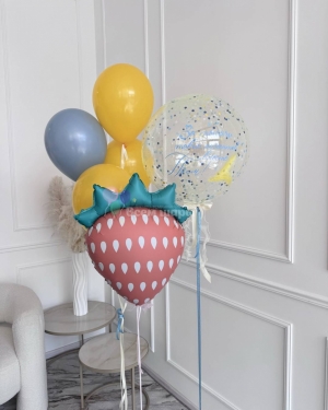 Шары для подруги с клубникой