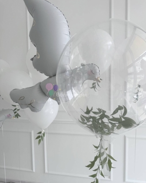 Шары для девушки с голубями